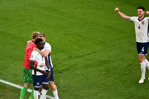 بعد مغادرتهما معسكر إنجلترا.. توخيل يكشف طبيعة إصابة ثنائي أرسنال